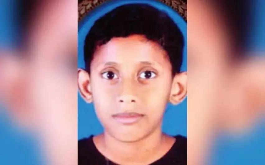 സഹോദരിയോടൊപ്പം കളിക്കുന്നതിനിടെ കഴുത്തിൽ തോർത്തു കുരുങ്ങി വിദ്യാർത്ഥി മരിച്ചു സഹോദരിയോടൊപ്പം കളിക്കുന്നതിനിടെ കഴുത്തിൽ തോർത്തു കുരുങ്ങി വിദ്യാർത്ഥി മരിച്ചു