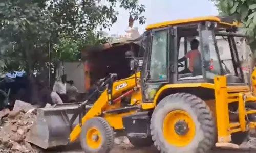 അസമില് 2,000 ബംഗാളി മുസ്ലിം കുടുംബങ്ങളെ കുടിയൊഴിപ്പിക്കും; ആയിരം പോലിസുകാരെ വിന്യസിച്ചു അസമില് 2,000 ബംഗാളി മുസ്ലിം കുടുംബങ്ങളെ കുടിയൊഴിപ്പിക്കും; ആയിരം പോലിസുകാരെ വിന്യസിച്ചു