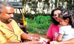 കോഴിക്കോട് : ഓട്ടോ ഡ്രൈവർമാരുടെ സത്യസന്ധതക്ക് ഒരിക്കൽ കൂടി മാതൃക കോഴിക്കോട് : ഓട്ടോ ഡ്രൈവർമാരുടെ സത്യസന്ധതക്ക് ഒരിക്കൽ കൂടി മാതൃക