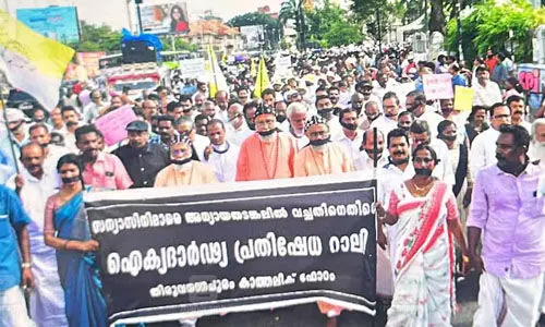 കന്യാസ്ത്രീകളുടെ അറസ്റ്റ്: വായ്മൂടി കെട്ടി പ്രതിഷേധിച്ച് കാത്തലിക് ഫോറം
