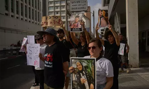 ഗസയിലെ വംശഹത്യ: ഇസ്രായേലിന് ഉപരോധം ഏര്പ്പെടുത്തണമെന്നമെന്ന് ജൂതന്മാര്, തെല്അവീവിലെ യുഎസ് എംബസിക്ക് മുന്നില് പ്രതിഷേധം ഗസയിലെ വംശഹത്യ: ഇസ്രായേലിന് ഉപരോധം ഏര്പ്പെടുത്തണമെന്നമെന്ന് ജൂതന്മാര്, തെല്അവീവിലെ യുഎസ് എംബസിക്ക് മുന്നില് പ്രതിഷേധം