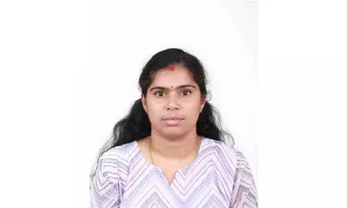 യുവതി ട്രെയിനില്നിന്ന് വീണു മരിച്ചു യുവതി ട്രെയിനില്നിന്ന് വീണു മരിച്ചു