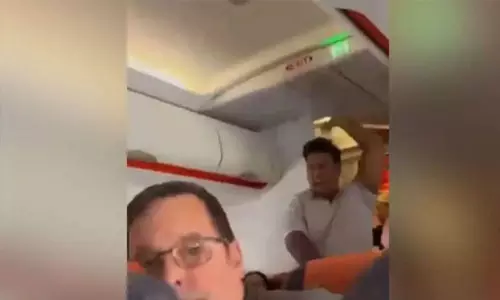 മുസ്‌ലിം ചമഞ്ഞ് വിമാനത്തില്‍ കയറി അല്ലാഹു അക്ബര്‍, ട്രംപിന് മരണം എന്ന് വിളിച്ചുപറഞ്ഞ ഇന്ത്യന്‍ വംശജന്‍ അറസ്റ്റില്‍