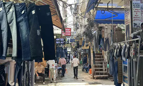 ജീന്‍സ് ജിഹാദ് പ്രചാരണവുമായി ഹിന്ദുത്വര്‍; ഡല്‍ഹിയിലെ ജീന്‍സ് കടകള്‍ പൂട്ടിക്കുന്നു