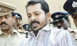 ടി പി കേസ് പ്രതികൾക്ക് : പോലീസ് സാന്നിധ്യത്തിൽ ഹോട്ടലിൽ മദ്യ സൽക്കാരം ടി പി കേസ് പ്രതികൾക്ക് : പോലീസ് സാന്നിധ്യത്തിൽ ഹോട്ടലിൽ മദ്യ സൽക്കാരം