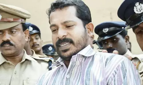 ടി പി കേസ് പ്രതികൾക്ക് : പോലീസ് സാന്നിധ്യത്തിൽ ഹോട്ടലിൽ മദ്യ സൽക്കാരം