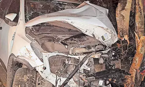 ഏഴ് വാഹനങ്ങള് ഇടിച്ച് തെറിപ്പിച്ച് വിദ്യാര്ഥിയുടെ കാറോട്ടം ഏഴ് വാഹനങ്ങള് ഇടിച്ച് തെറിപ്പിച്ച് വിദ്യാര്ഥിയുടെ കാറോട്ടം