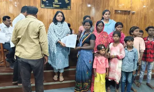 പൂനെയിലെ ശര്‍ക്കര നിര്‍മ്മാണ യൂണിറ്റില്‍ റെയ്ഡ്; ഏഴുകുട്ടികള്‍ ഉള്‍പ്പെടെ പന്ത്രണ്ട് അടിമത്തൊഴിലാളികളെ രക്ഷപ്പെടുത്തി