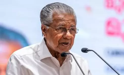 കേരളത്തെ വികലമായി ചിത്രീകരിക്കുന്നതിനെതിരെ ഒന്നിച്ച് പ്രതികരിക്കണം, അങ്ങനെയുള്ള ഒരു ചലച്ചിത്രവും പുരസ്കാരങ്ങള്ക്ക് അര്ഹമല്ല: മുഖ്യമന്ത്രി കേരളത്തെ വികലമായി ചിത്രീകരിക്കുന്നതിനെതിരെ ഒന്നിച്ച് പ്രതികരിക്കണം, അങ്ങനെയുള്ള ഒരു ചലച്ചിത്രവും പുരസ്കാരങ്ങള്ക്ക് അര്ഹമല്ല: മുഖ്യമന്ത്രി