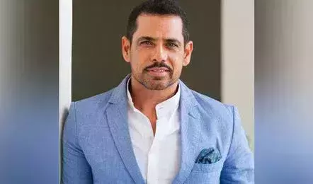 കള്ളപ്പണം വെളുപ്പിക്കല് കേസ്; റോബര്ട്ട് വാദ്രക്ക് ഡല്ഹി കോടതിയുടെ നോട്ടീസ് കള്ളപ്പണം വെളുപ്പിക്കല് കേസ്; റോബര്ട്ട് വാദ്രക്ക് ഡല്ഹി കോടതിയുടെ നോട്ടീസ്