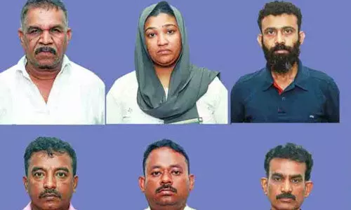 ഭര്ത്താവിനെ ജാമ്യത്തിലിറക്കാമെന്ന് പറഞ്ഞ് യുവതിയെ ബലാല്സംഗം ചെയ്തെന്ന്; ആറു പേര് അറസ്റ്റില് ഭര്ത്താവിനെ ജാമ്യത്തിലിറക്കാമെന്ന് പറഞ്ഞ് യുവതിയെ ബലാല്സംഗം ചെയ്തെന്ന്; ആറു പേര് അറസ്റ്റില്