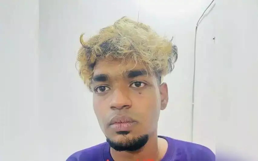 വീട് പൊളിച്ച് അകത്ത് കയറിയ 19കാരൻ പണവും സ്വർണവും കവർന്നു. വീട് പൊളിച്ച് അകത്ത് കയറിയ 19കാരൻ പണവും സ്വർണവും കവർന്നു.