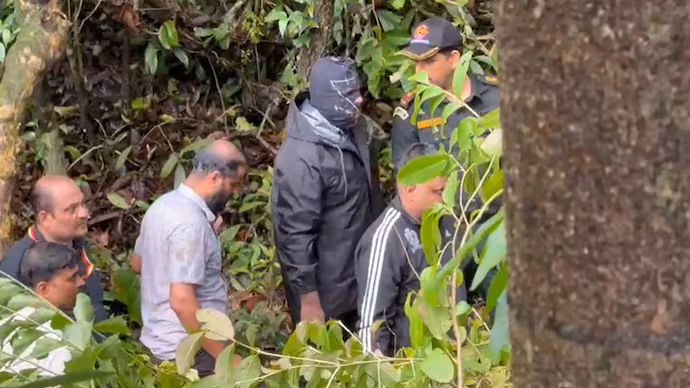 ധര്മ്മസ്ഥല കൂട്ടക്കൊലപാതക കേസ്; പരാതിക്കാരന്റെ ജീവന് ഭീഷണി, പോലിസ് സെക്യൂരിറ്റി ഏര്പ്പെടുത്തി ധര്മ്മസ്ഥല കൂട്ടക്കൊലപാതക കേസ്; പരാതിക്കാരന്റെ ജീവന് ഭീഷണി, പോലിസ് സെക്യൂരിറ്റി ഏര്പ്പെടുത്തി