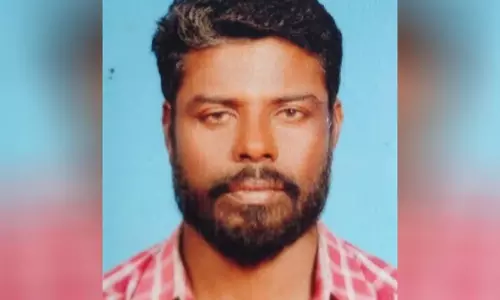 ഭക്ഷണം കഴിക്കുന്നതിനിടെ കുഴഞ്ഞുവീണ് മല്സ്യത്തൊഴിലാളി മരിച്ചു ഭക്ഷണം കഴിക്കുന്നതിനിടെ കുഴഞ്ഞുവീണ് മല്സ്യത്തൊഴിലാളി മരിച്ചു