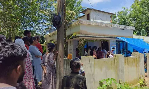 അമ്മ സാരിയില്‍ തൂങ്ങി മരിച്ചെന്ന്; മകനെ കസ്റ്റഡിയിലെടുത്തു