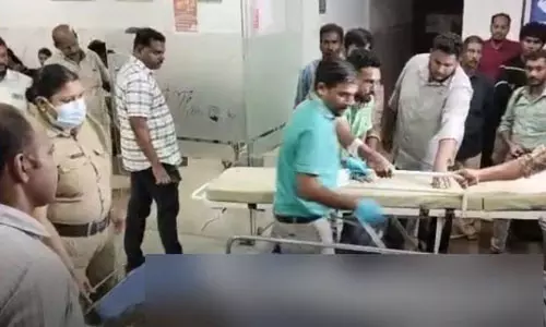 ഇടുക്കിയില് ആറു വയസുകാരി കാറിനുള്ളില് മരിച്ച നിലയില് ഇടുക്കിയില് ആറു വയസുകാരി കാറിനുള്ളില് മരിച്ച നിലയില്