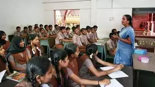 65 കിലോമീറ്റര് കാല്നടയാത്ര; അധ്യാപക നിയമനം ആവശ്യപ്പെട്ട് വിദ്യാര്ഥികളുടെ പ്രതിഷേധം 65 കിലോമീറ്റര് കാല്നടയാത്ര; അധ്യാപക നിയമനം ആവശ്യപ്പെട്ട് വിദ്യാര്ഥികളുടെ പ്രതിഷേധം