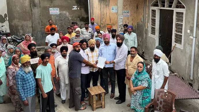 കുടുംബത്തിന്റെ സമ്മതമില്ലാതെയുള്ള പ്രണയ വിവാഹങ്ങള് പാടില്ല; പ്രമേയം പാസാക്കി മൊഹാലി ഗ്രാമം കുടുംബത്തിന്റെ സമ്മതമില്ലാതെയുള്ള പ്രണയ വിവാഹങ്ങള് പാടില്ല; പ്രമേയം പാസാക്കി മൊഹാലി ഗ്രാമം