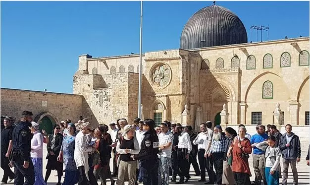 ജോസഫിന്റെ സ്മൃതികുടീരത്തില് അതിക്രമിച്ചു കയറി ജൂത കുടിയേറ്റക്കാര് ജോസഫിന്റെ സ്മൃതികുടീരത്തില് അതിക്രമിച്ചു കയറി ജൂത കുടിയേറ്റക്കാര്