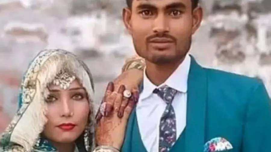 ഭാര്യയും കാമുകനും ചേര്ന്ന് ഭര്ത്താവിനെ ക്രൂരമായി കൊലപ്പെടുത്തി; മൃതദേഹം തിരിച്ചറിയാതിരിക്കാന് വയറ് കീറി ആസിഡ് ഒഴിച്ച് കത്തിച്ചു ഭാര്യയും കാമുകനും ചേര്ന്ന് ഭര്ത്താവിനെ ക്രൂരമായി കൊലപ്പെടുത്തി; മൃതദേഹം തിരിച്ചറിയാതിരിക്കാന് വയറ് കീറി ആസിഡ് ഒഴിച്ച് കത്തിച്ചു