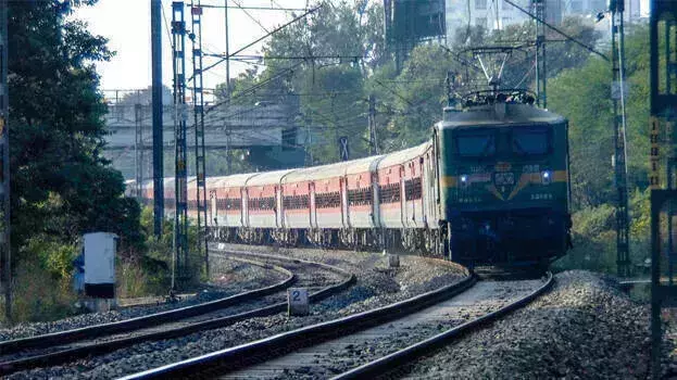 ആലുവയില്‍ ട്രാക്ക് അറ്റകുറ്റപ്പണികള്‍; നാളത്തെ രണ്ട് ട്രെയിനുകള്‍ റദ്ദാക്കി, മൂന്ന് ട്രെയിനുകള്‍ വൈകിയോടും