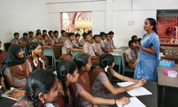 65 കിലോമീറ്റര്‍ കാല്‍നടയാത്ര; അധ്യാപക നിയമനം ആവശ്യപ്പെട്ട് വിദ്യാര്‍ഥികളുടെ പ്രതിഷേധം