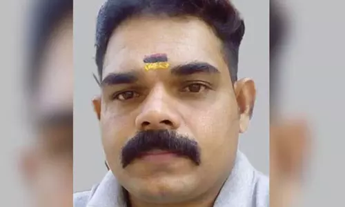 സ്‌കൂട്ടര്‍ മറിഞ്ഞ് യുവാവ് മരിച്ചു; മക്കള്‍ക്ക് പരിക്ക്