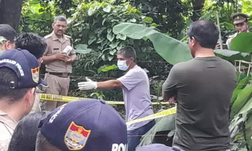 പത്തുവയസ്സുകാരനെ കഴുത്തറുത്തുകൊന്നു; താന്ത്രിക ചടങ്ങുകള്ക്കായി ബലി നല്കിയതെന്ന് ആരോപണം പത്തുവയസ്സുകാരനെ കഴുത്തറുത്തുകൊന്നു; താന്ത്രിക ചടങ്ങുകള്ക്കായി ബലി നല്കിയതെന്ന് ആരോപണം