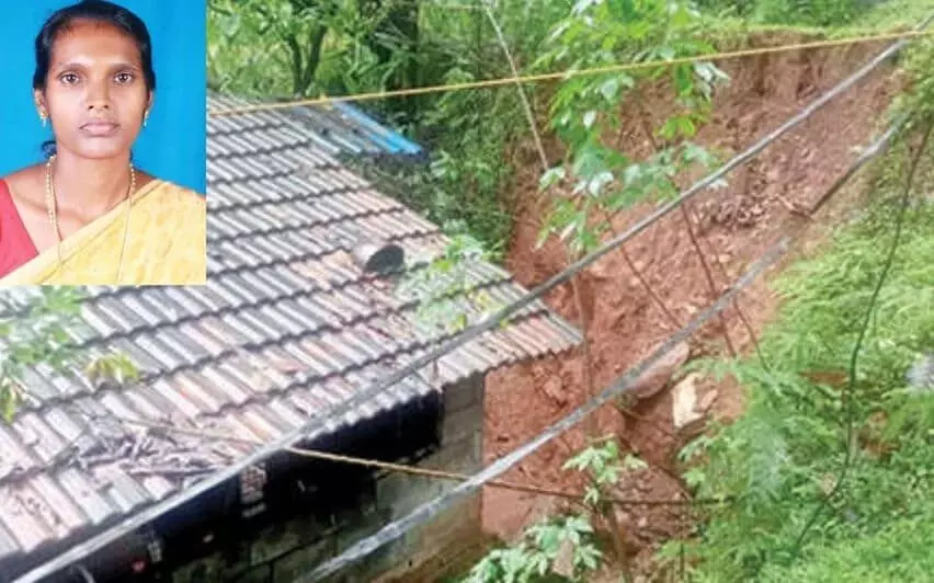 ഷോക്കേറ്റ് മരിച്ച ബോബിയുടെ മൂന്നു മക്കൾക്ക് കിടപ്പാടം നഷ്ടമാവുന്നു. ഷോക്കേറ്റ് മരിച്ച ബോബിയുടെ മൂന്നു മക്കൾക്ക് കിടപ്പാടം നഷ്ടമാവുന്നു.