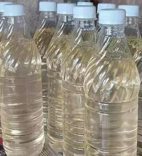 ആലുവയില്‍ കട കുത്തിത്തുറന്ന് വെളിച്ചെണ്ണ മോഷ്ടിച്ചു; കവര്‍ന്നത് 30 കുപ്പി വെളിച്ചെണ്ണ