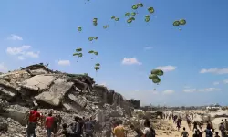 എയര്ഡ്രോപ്പ് വീണ് ഫലസ്തീനി ബാലന് കൊല്ലപ്പെട്ടു; പട്ടിണി മൂലം ഇന്ന് മരിച്ചത് നാലുപേര് എയര്ഡ്രോപ്പ് വീണ് ഫലസ്തീനി ബാലന് കൊല്ലപ്പെട്ടു; പട്ടിണി മൂലം ഇന്ന് മരിച്ചത് നാലുപേര്