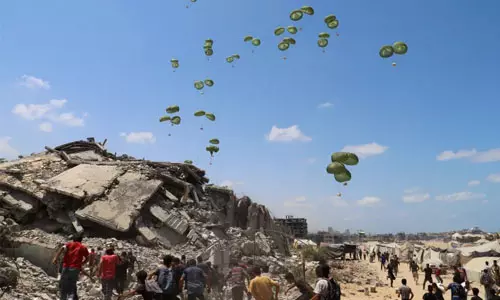 എയര്‍ഡ്രോപ്പ് വീണ് ഫലസ്തീനി ബാലന്‍ കൊല്ലപ്പെട്ടു; പട്ടിണി മൂലം ഇന്ന് മരിച്ചത് നാലുപേര്‍