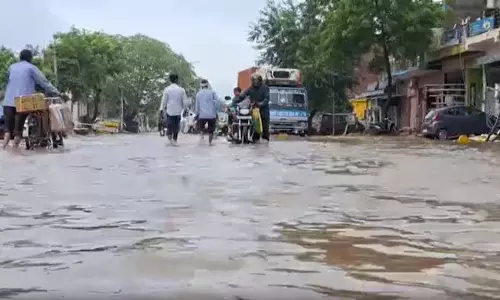 കനത്ത മഴയില് രാജ്യം; യുപിയില് 1245 ഗ്രാമങ്ങള് വെള്ളത്തിനടിയില്,ജാര്ഖണ്ഡില് 431 മരണം കനത്ത മഴയില് രാജ്യം; യുപിയില് 1245 ഗ്രാമങ്ങള് വെള്ളത്തിനടിയില്,ജാര്ഖണ്ഡില് 431 മരണം