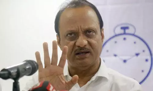 കന്നുകാലികളെ കൊണ്ടുപോവുന്ന വാഹനങ്ങളെ പശുഗുണ്ടകള് ആക്രമിക്കുന്നത് തടയണമെന്ന് മഹാരാഷ്ട്ര ഉപമുഖ്യമന്ത്രി കന്നുകാലികളെ കൊണ്ടുപോവുന്ന വാഹനങ്ങളെ പശുഗുണ്ടകള് ആക്രമിക്കുന്നത് തടയണമെന്ന് മഹാരാഷ്ട്ര ഉപമുഖ്യമന്ത്രി