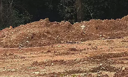 ധര്മസ്ഥലയിലെ കൊലപാതകങ്ങള്: ബാഹുബലി കുന്നില് പുതിയ മണ്ണിട്ടെന്ന് അഭിഭാഷകന് ധര്മസ്ഥലയിലെ കൊലപാതകങ്ങള്: ബാഹുബലി കുന്നില് പുതിയ മണ്ണിട്ടെന്ന് അഭിഭാഷകന്