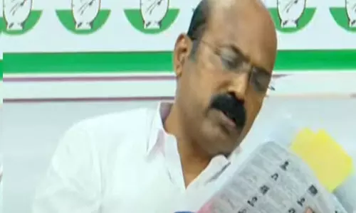 വോട്ട് ചെയ്യാന് വേണ്ടി മാത്രം സുരേഷ് ഗോപിയും കുടുംബവും തൃശൂരെത്തി; ഇപ്പോള് ആ വീടില്ല കോണ്ഗ്രസ് വോട്ട് ചെയ്യാന് വേണ്ടി മാത്രം സുരേഷ് ഗോപിയും കുടുംബവും തൃശൂരെത്തി; ഇപ്പോള് ആ വീടില്ല കോണ്ഗ്രസ്