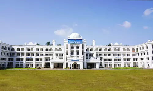 വ്യാജ ആരോപണങ്ങള് ഉന്നയിച്ച് സിപിഎം നടത്തിയ മാര്ച്ച് രാഷ്ട്രീയ പ്രേരിതം; ചെമ്മാട് ദാറുല് ഹുദാ യൂണിവേഴ്സിറ്റി അധികൃതര് വ്യാജ ആരോപണങ്ങള് ഉന്നയിച്ച് സിപിഎം നടത്തിയ മാര്ച്ച് രാഷ്ട്രീയ പ്രേരിതം; ചെമ്മാട് ദാറുല് ഹുദാ യൂണിവേഴ്സിറ്റി അധികൃതര്