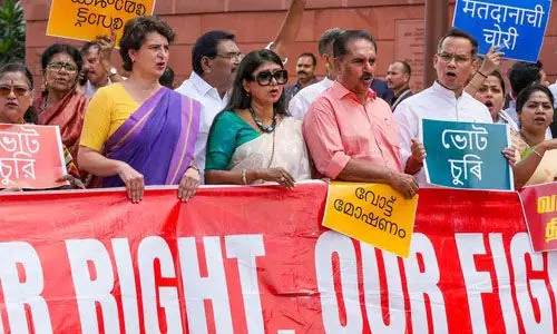 വോട്ടര് പട്ടിക തട്ടിപ്പ്: പ്രതിപക്ഷ എംപിമാരുടെ ഇലക്ഷന് കമ്മീഷന് ഓഫിസ് മാര്ച്ച് ഇന്ന് വോട്ടര് പട്ടിക തട്ടിപ്പ്: പ്രതിപക്ഷ എംപിമാരുടെ ഇലക്ഷന് കമ്മീഷന് ഓഫിസ് മാര്ച്ച് ഇന്ന്