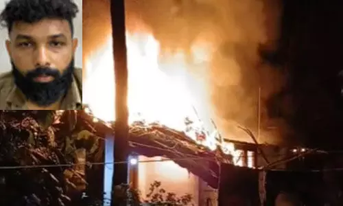 അത് പവര്ബാങ്ക് പൊട്ടിത്തെറിച്ചതല്ല; വീട് കത്തിയത് പടക്കം മൂലമെന്ന്, വീട്ടുടമ അറസ്റ്റില് അത് പവര്ബാങ്ക് പൊട്ടിത്തെറിച്ചതല്ല; വീട് കത്തിയത് പടക്കം മൂലമെന്ന്, വീട്ടുടമ അറസ്റ്റില്