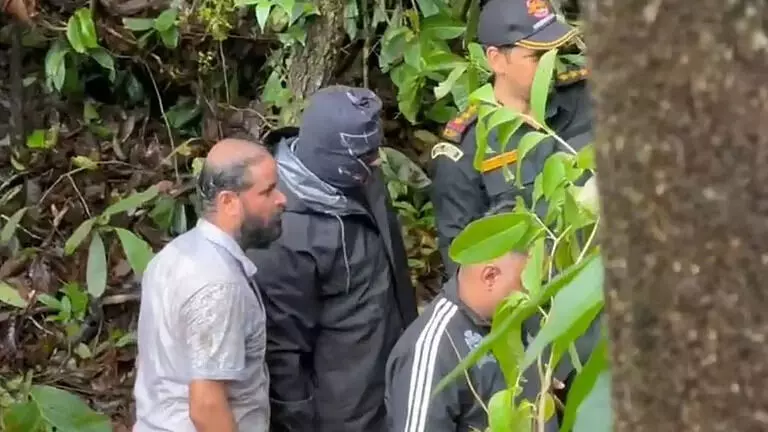 ധര്മ്മസ്ഥലയിലെ കേസുകള് ഭക്തരുടെ മതവികാരം വ്രണപ്പെടുത്തുന്നത്; പ്രതിഷേധവുമായി ധര്മ്മസ്ഥല സംരക്ഷണസമിതി ധര്മ്മസ്ഥലയിലെ കേസുകള് ഭക്തരുടെ മതവികാരം വ്രണപ്പെടുത്തുന്നത്; പ്രതിഷേധവുമായി ധര്മ്മസ്ഥല സംരക്ഷണസമിതി