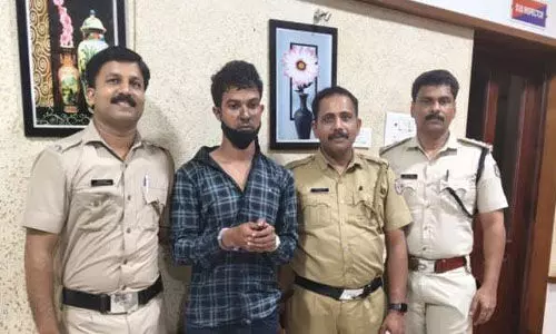 എടിഎം കൗണ്ടര് തകര്ത്തുള്ള കവര്ച്ചാശ്രമം; പ്രതി പിടിയില് എടിഎം കൗണ്ടര് തകര്ത്തുള്ള കവര്ച്ചാശ്രമം; പ്രതി പിടിയില്