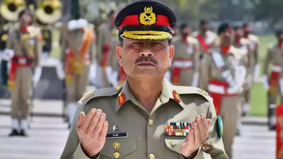 ഇന്ത്യയ്ക്കെതിരേ വീണ്ടും ഭീഷണി ഉയര്ത്തി പാക് സൈനിക മേധാവി; ഇനി ഒരു ഏറ്റുമുട്ടല് ഉണ്ടായാല് റിലയന്സിന്റെ റിഫൈനറി ആക്രമിക്കും ഇന്ത്യയ്ക്കെതിരേ വീണ്ടും ഭീഷണി ഉയര്ത്തി പാക് സൈനിക മേധാവി; ഇനി ഒരു ഏറ്റുമുട്ടല് ഉണ്ടായാല് റിലയന്സിന്റെ റിഫൈനറി ആക്രമിക്കും