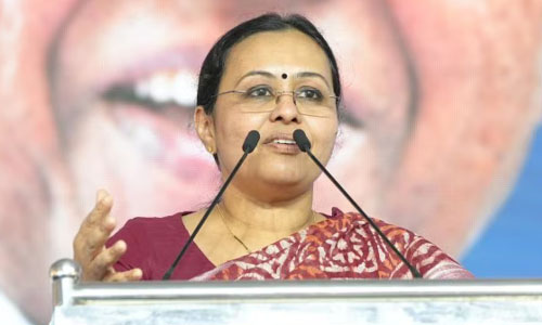 ആരോഗ്യമന്ത്രിയും മഞ്ചേരി നഗരസഭാ അധ്യക്ഷയും പൊതുവേദിയില് വാക്കുതര്ക്കം ആരോഗ്യമന്ത്രിയും മഞ്ചേരി നഗരസഭാ അധ്യക്ഷയും പൊതുവേദിയില് വാക്കുതര്ക്കം