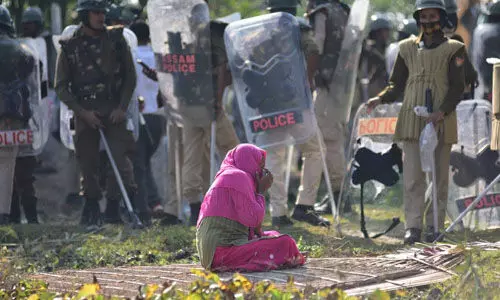 അസമിലെ കുടിയൊഴിപ്പിക്കല്:മകനെ പോലിസ് വെടിവച്ചു കൊന്നതില് ജുഡീഷ്യല് അന്വേഷണം വേണമെന്ന് മാതാവ് അസമിലെ കുടിയൊഴിപ്പിക്കല്:മകനെ പോലിസ് വെടിവച്ചു കൊന്നതില് ജുഡീഷ്യല് അന്വേഷണം വേണമെന്ന് മാതാവ്