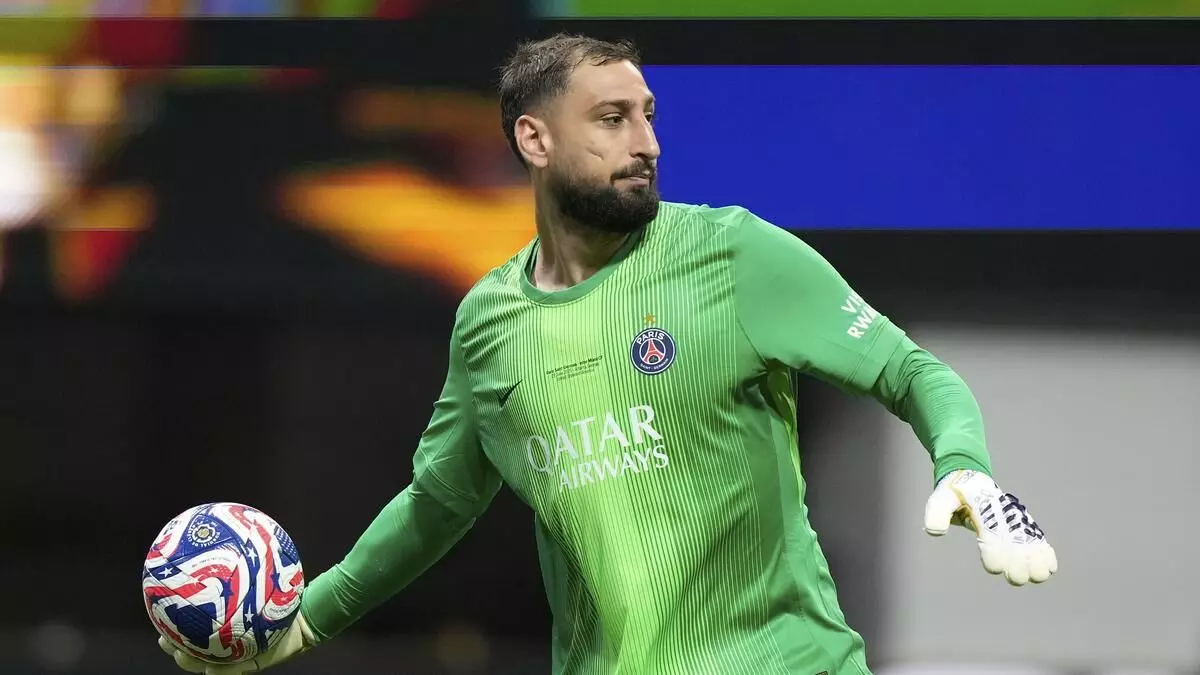 പിഎസ്ജി വിടുന്നതായി പ്രഖ്യാപിച്ച് ഇറ്റാലിയന് ഗോള്കീപ്പര് ഡൊണ്ണരുമ പിഎസ്ജി വിടുന്നതായി പ്രഖ്യാപിച്ച് ഇറ്റാലിയന് ഗോള്കീപ്പര് ഡൊണ്ണരുമ