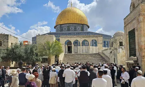 മസ്ജിദുല് അഖ്സ അങ്കണത്തില് വിവാഹചടങ്ങ് നടത്തി ജൂത കുടിയേറ്റക്കാര് മസ്ജിദുല് അഖ്സ അങ്കണത്തില് വിവാഹചടങ്ങ് നടത്തി ജൂത കുടിയേറ്റക്കാര്