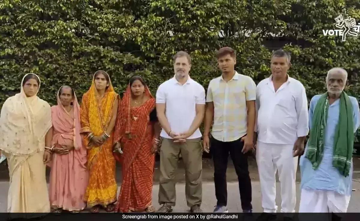 മരിച്ചുപോയവര്; കരട് വോട്ടര് പട്ടികയില് നിന്ന് പേര് ഒഴിവാക്കപ്പെട്ടവരുമായി കൂടിക്കാഴ്ച നടത്തി രാഹുല് ഗാന്ധി മരിച്ചുപോയവര്; കരട് വോട്ടര് പട്ടികയില് നിന്ന് പേര് ഒഴിവാക്കപ്പെട്ടവരുമായി കൂടിക്കാഴ്ച നടത്തി രാഹുല് ഗാന്ധി