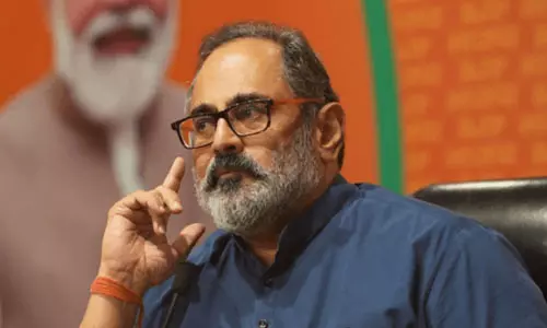 നീ നിന്നാ മതി അവിടെ, നീ ചോദിക്കരുത്, ഞാന്‍ കാണിച്ചു തരാം; മാധ്യമങ്ങളോട് തട്ടിക്കയറി രാജീവ് ചന്ദ്രശേഖര്‍