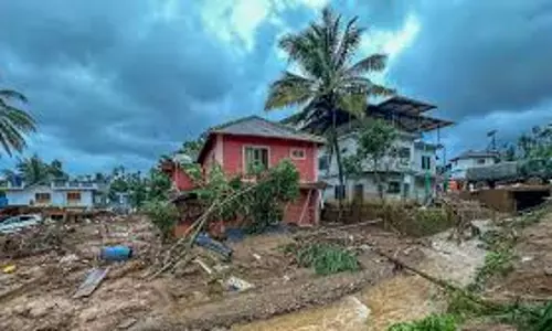 മുണ്ടക്കൈ-ചൂരല്മല ദുരന്തം: ദുരന്തബാധിതരുടെ വായ്പ എഴുതിത്തള്ളുന്നതില് കേന്ദ്രത്തിനെതിരേ നിലപാട് കടുപ്പിച്ച് കോടതി മുണ്ടക്കൈ-ചൂരല്മല ദുരന്തം: ദുരന്തബാധിതരുടെ വായ്പ എഴുതിത്തള്ളുന്നതില് കേന്ദ്രത്തിനെതിരേ നിലപാട് കടുപ്പിച്ച് കോടതി