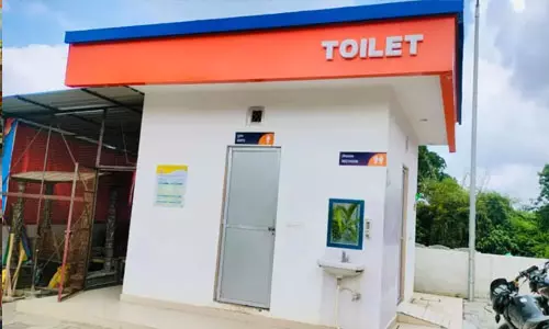 പെട്രോള് പമ്പിലെ ശൗചാലയം എല്ലാവര്ക്കും തുറന്നുകൊടുക്കണം; ഹൈക്കോടതി പെട്രോള് പമ്പിലെ ശൗചാലയം എല്ലാവര്ക്കും തുറന്നുകൊടുക്കണം; ഹൈക്കോടതി